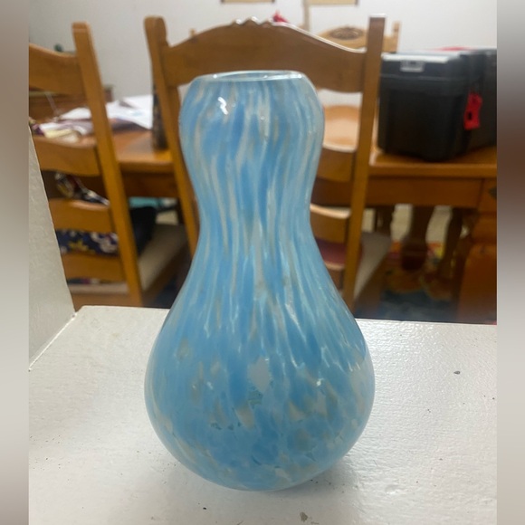 Vintage Hand Blown Art Glass Bud Vase Swirled Light Blue White 4.5” Tall - Picture 9 of 9